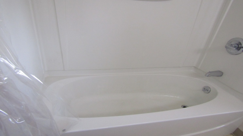 MAIN FLOOR SHOWER/TUB