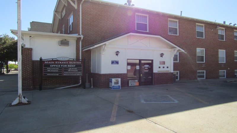 FRONT ENTRANCE TO 411 MAIN ST