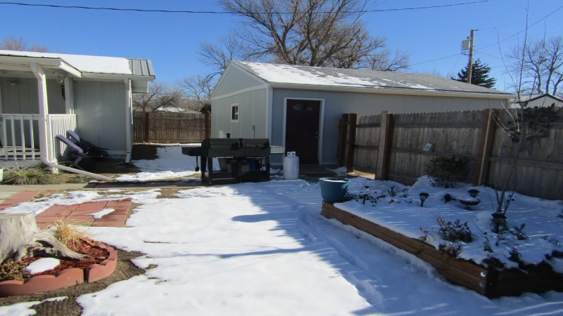 House on left/garage at right