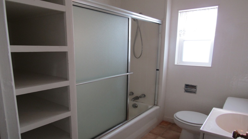 full bathroom with shower tub