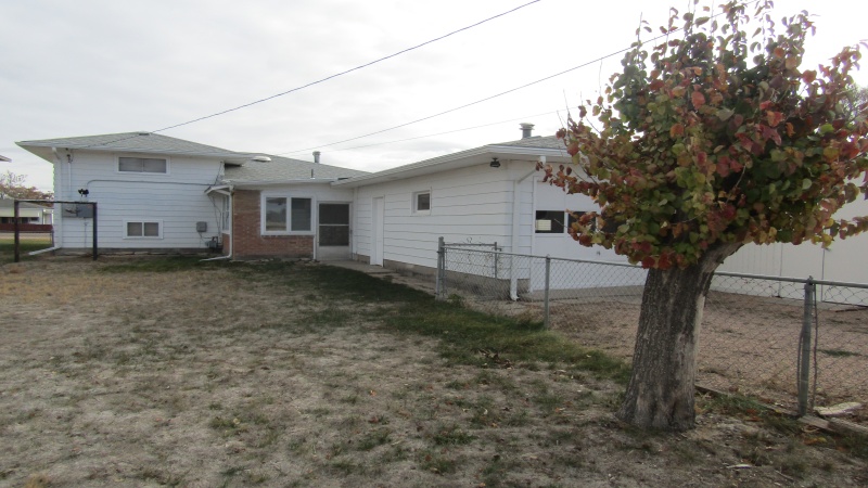 305 9th Ave, Sterling, Colorado 80751, 3 Bedrooms Bedrooms, ,2 BathroomsBathrooms,Residential,Sold,9th ,1076